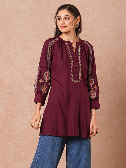 Floral Embroidered Solid Straight Fit Kurti - Burgundy