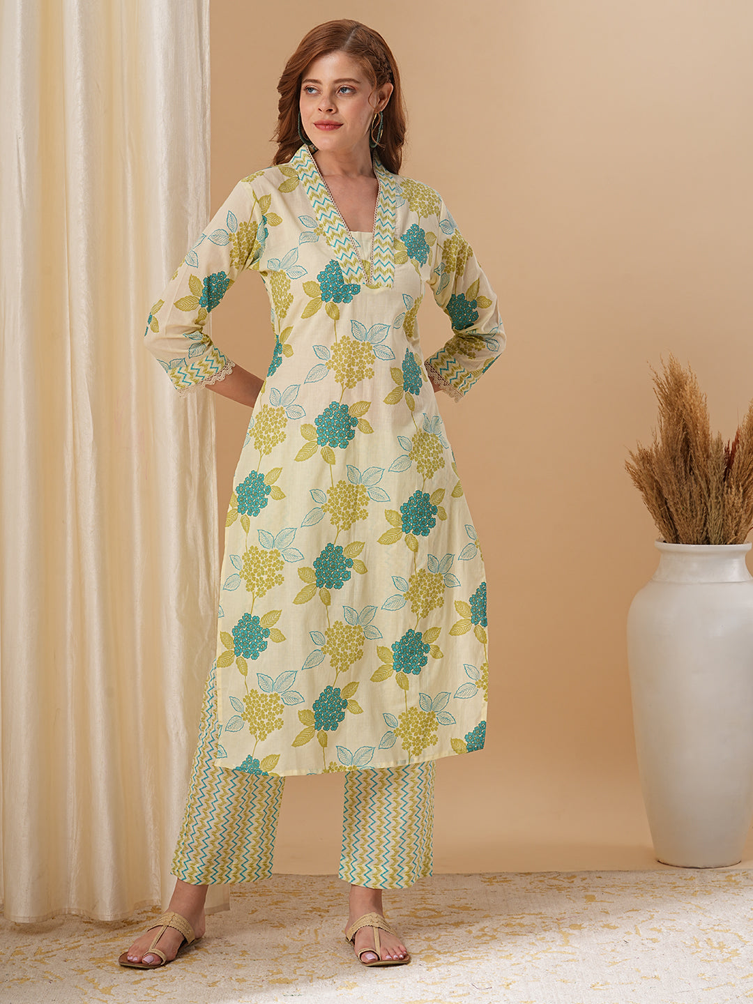 Floral & Chevron Printed Straight Fit Kurta with Pant - Off White