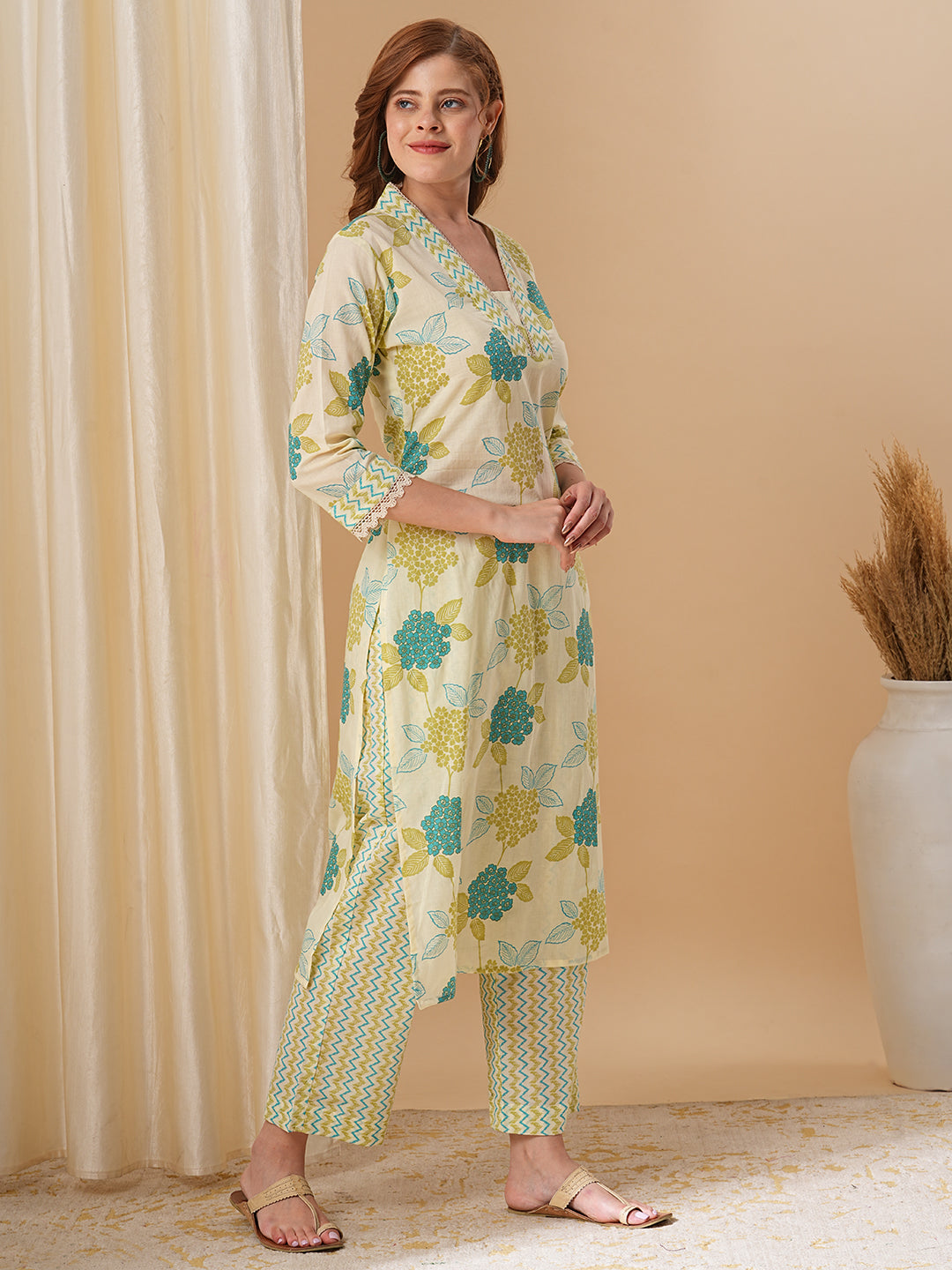 Floral & Chevron Printed Straight Fit Kurta with Pant - Off White