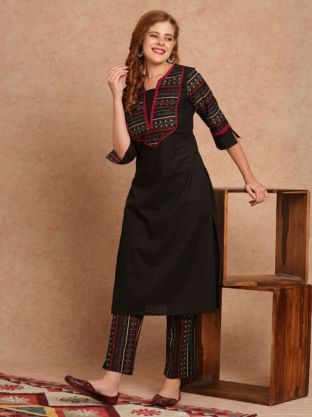 Ethnic Stripes Printed Straight Fit Kurta with Pant - Black