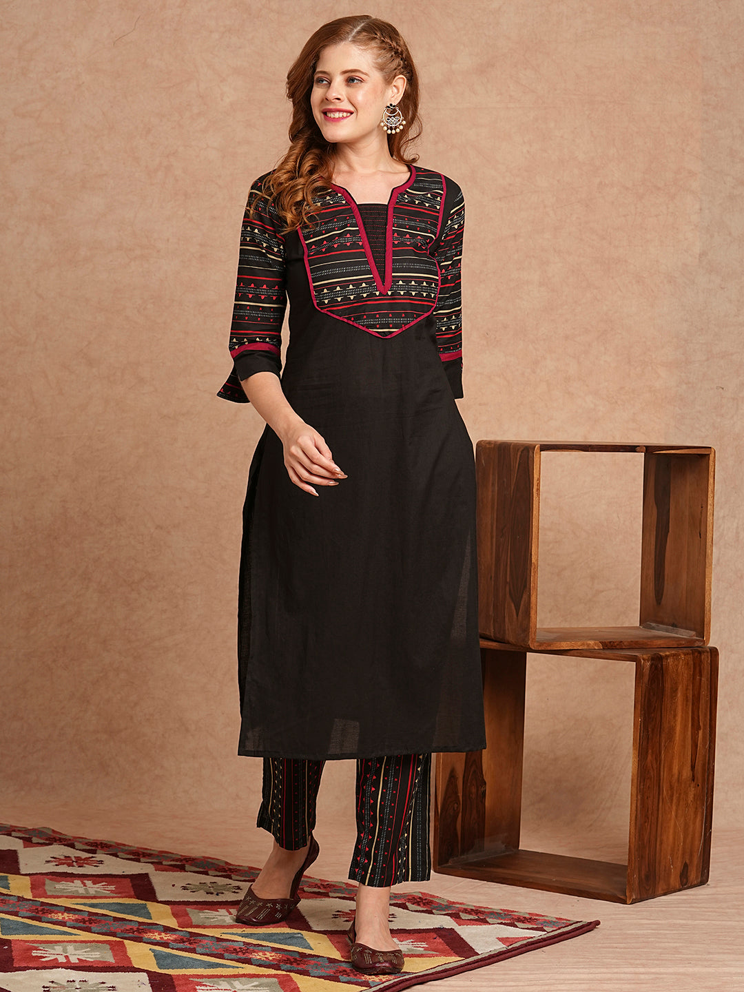 Ethnic Stripes Printed Straight Fit Kurta with Pant - Black