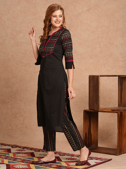 Ethnic Stripes Printed Straight Fit Kurta with Pant - Black