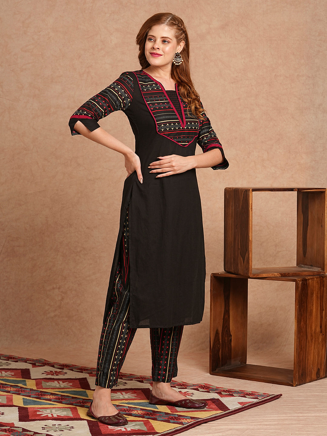 Ethnic Stripes Printed Straight Fit Kurta with Pant - Black