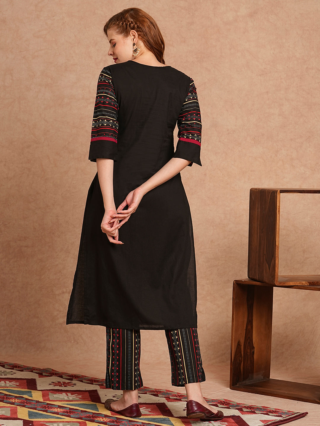 Ethnic Stripes Printed Straight Fit Kurta with Pant - Black