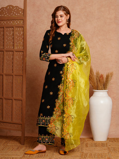 Solid Floral Thread Embroidered Straight Fit Kurta with Pant and Organza Dupatta - Black