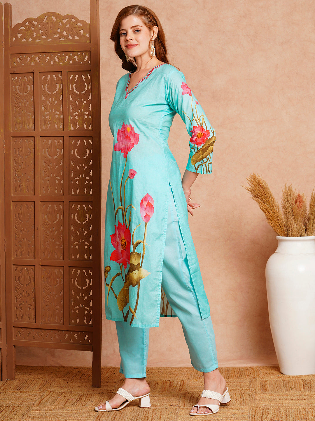 Floral Printed Straight Fit Kurta with Pant - Blue