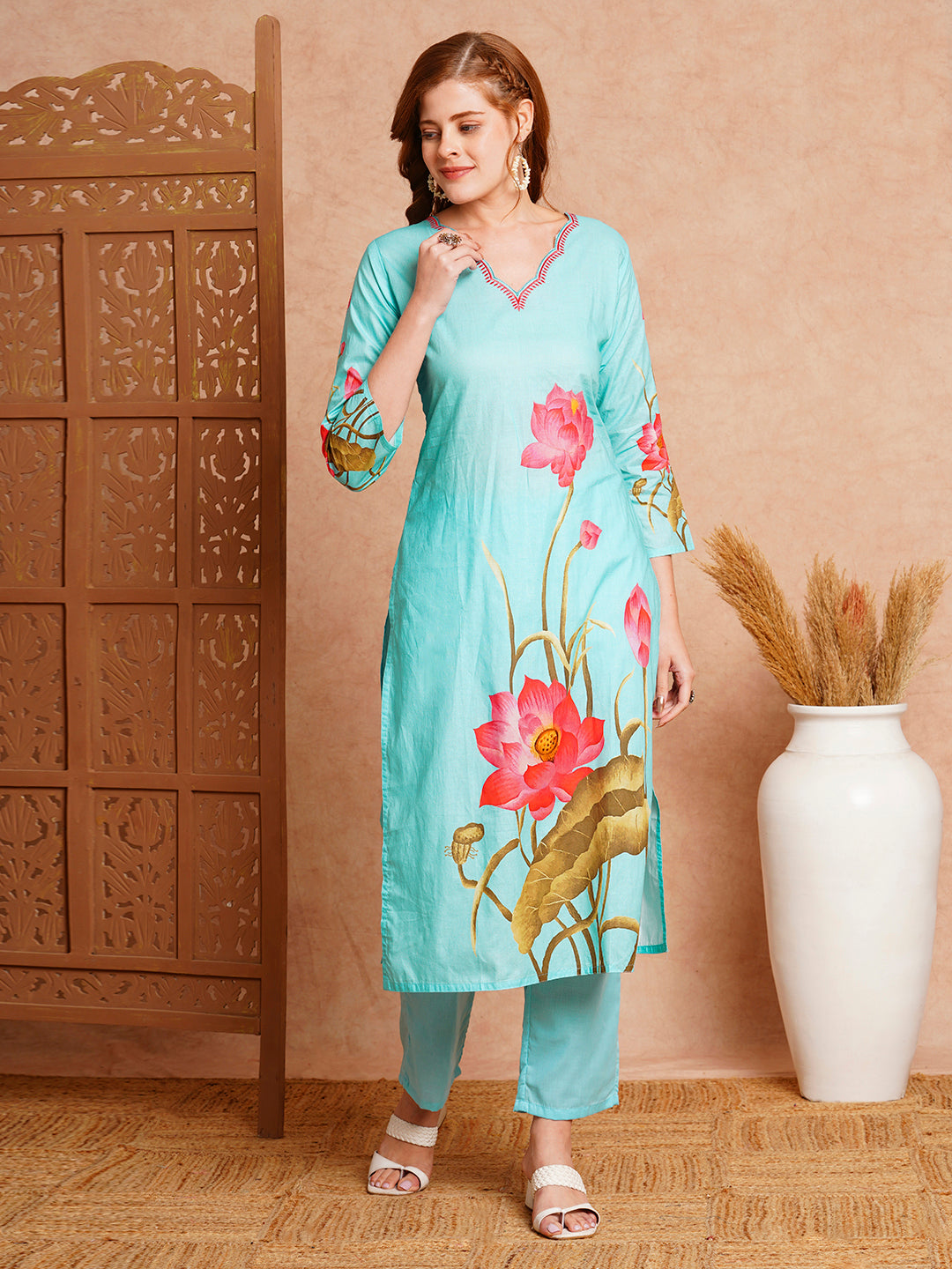 Floral Printed Straight Fit Kurta with Pant - Blue