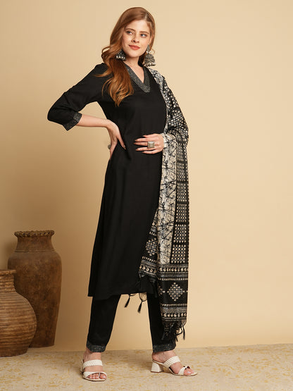 Solid Ethnic Embroidered Straight Fit Kurta with Pant & Dupatta - Black