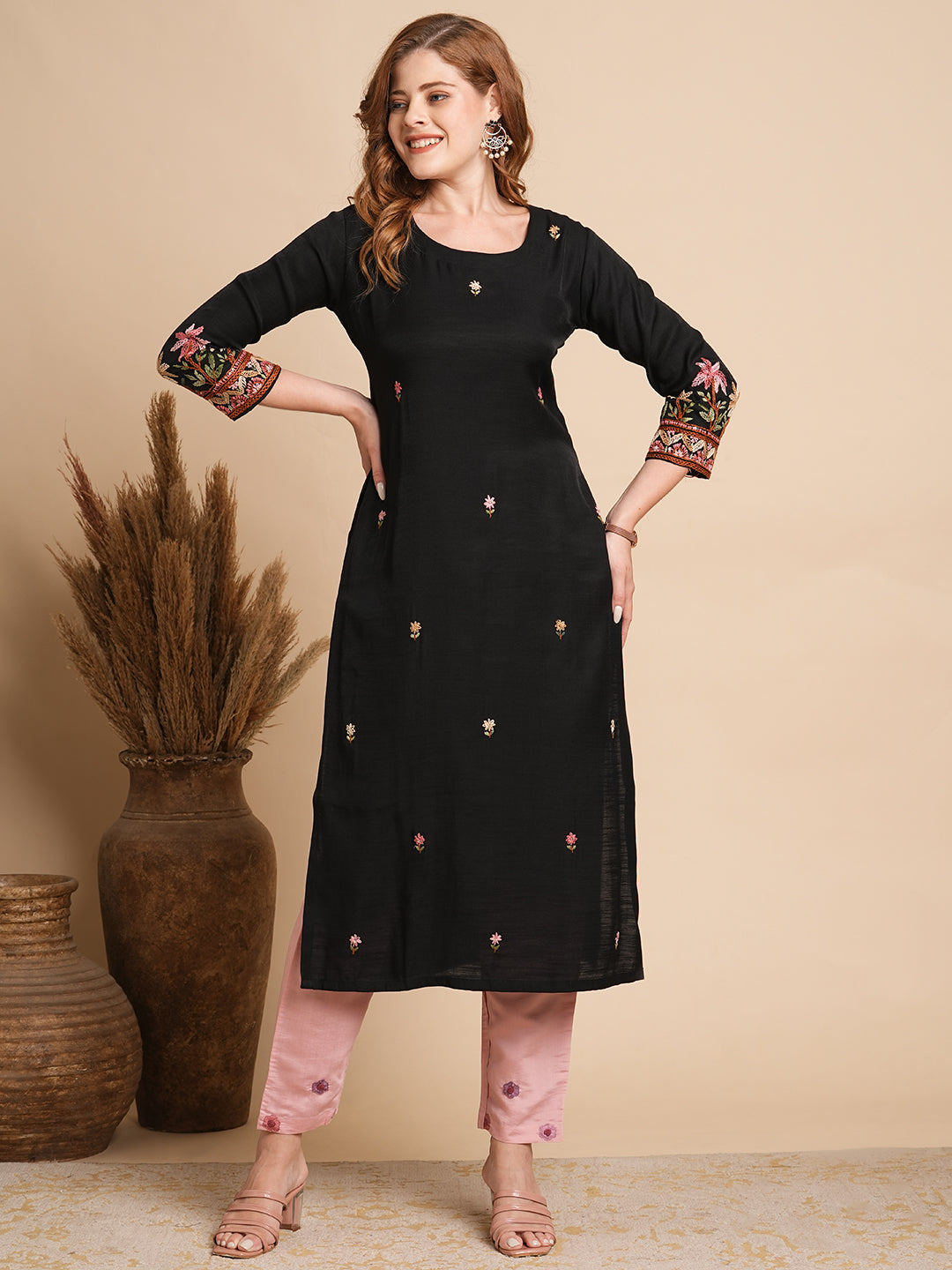 Solid Floral Hand Embroidered Straight Fit Kurta - Black