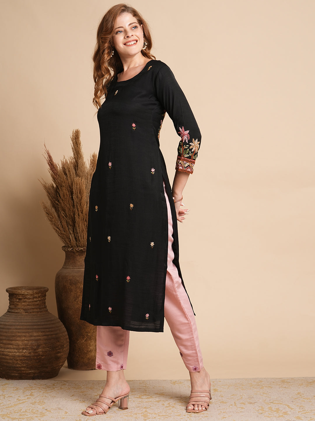 Solid Floral Hand Embroidered Straight Fit Kurta - Black