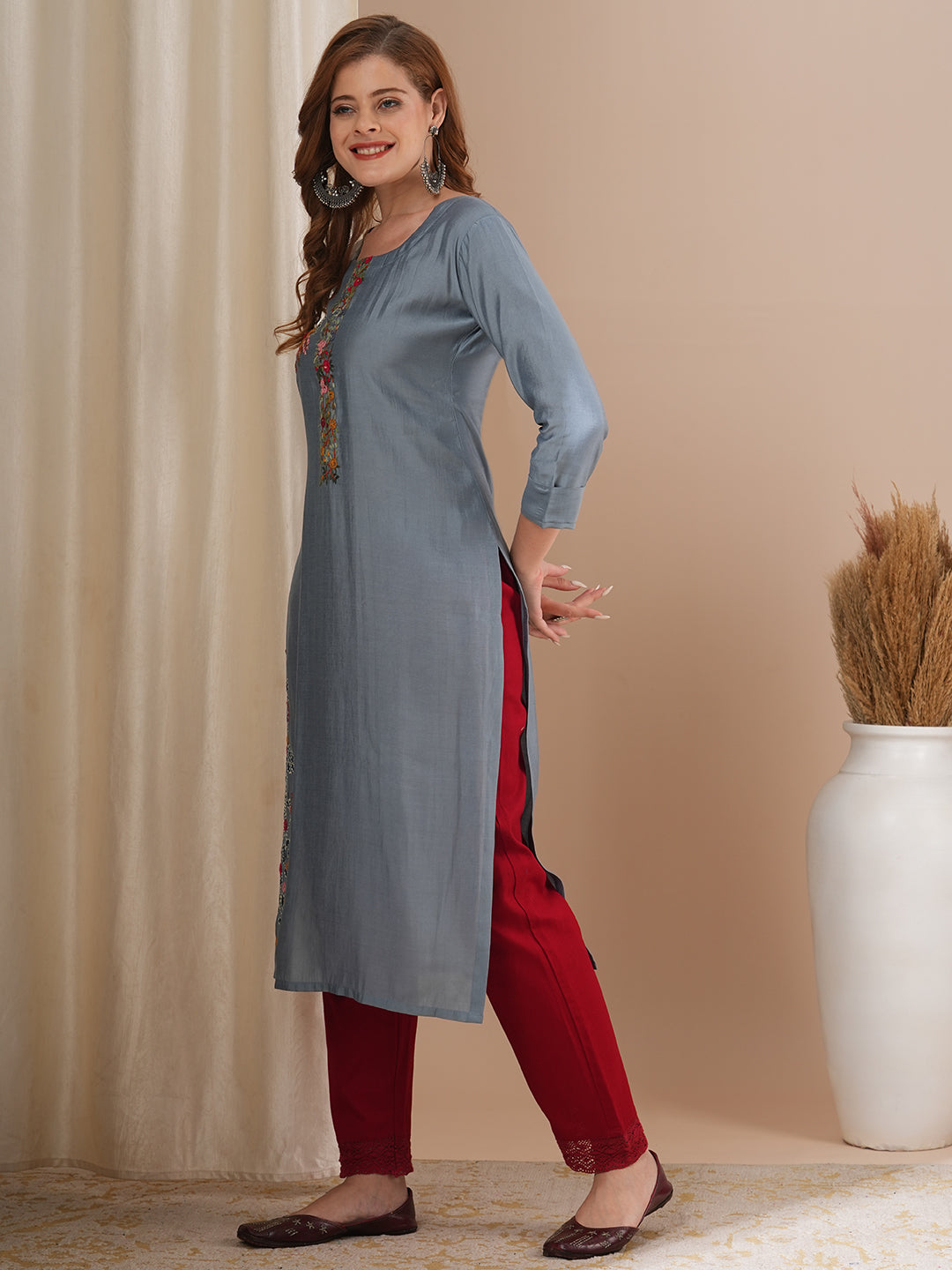 Solid Floral Hand Embroidered Straight Fit Kurta - Blue