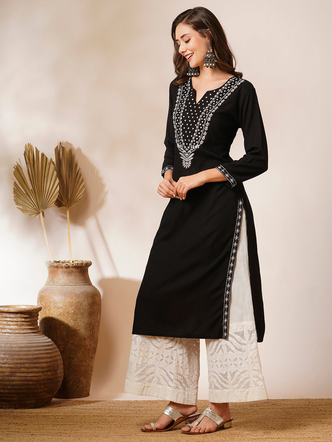 Solid Floral Embroidered Straight Fit Kurta - Black