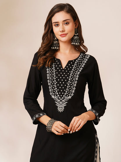 Solid Floral Embroidered Straight Fit Kurta - Black