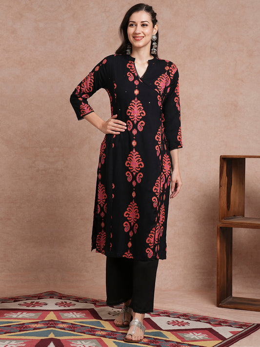 Ethnic Ikat Printed Straight Fit Kurta - Black