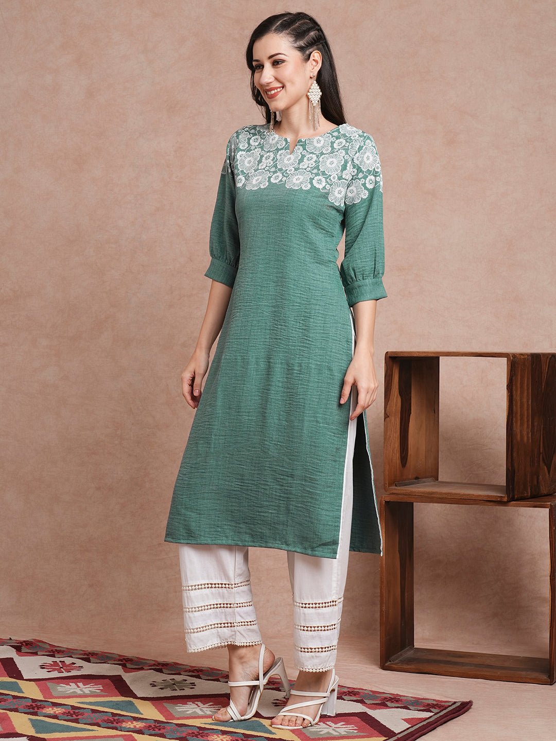 Solid Floral Foil Printed Straight Fit Kurta - Green