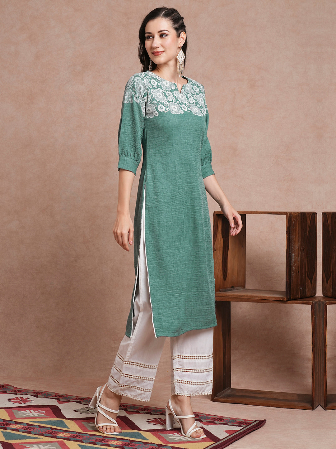 Solid Floral Foil Printed Straight Fit Kurta - Green