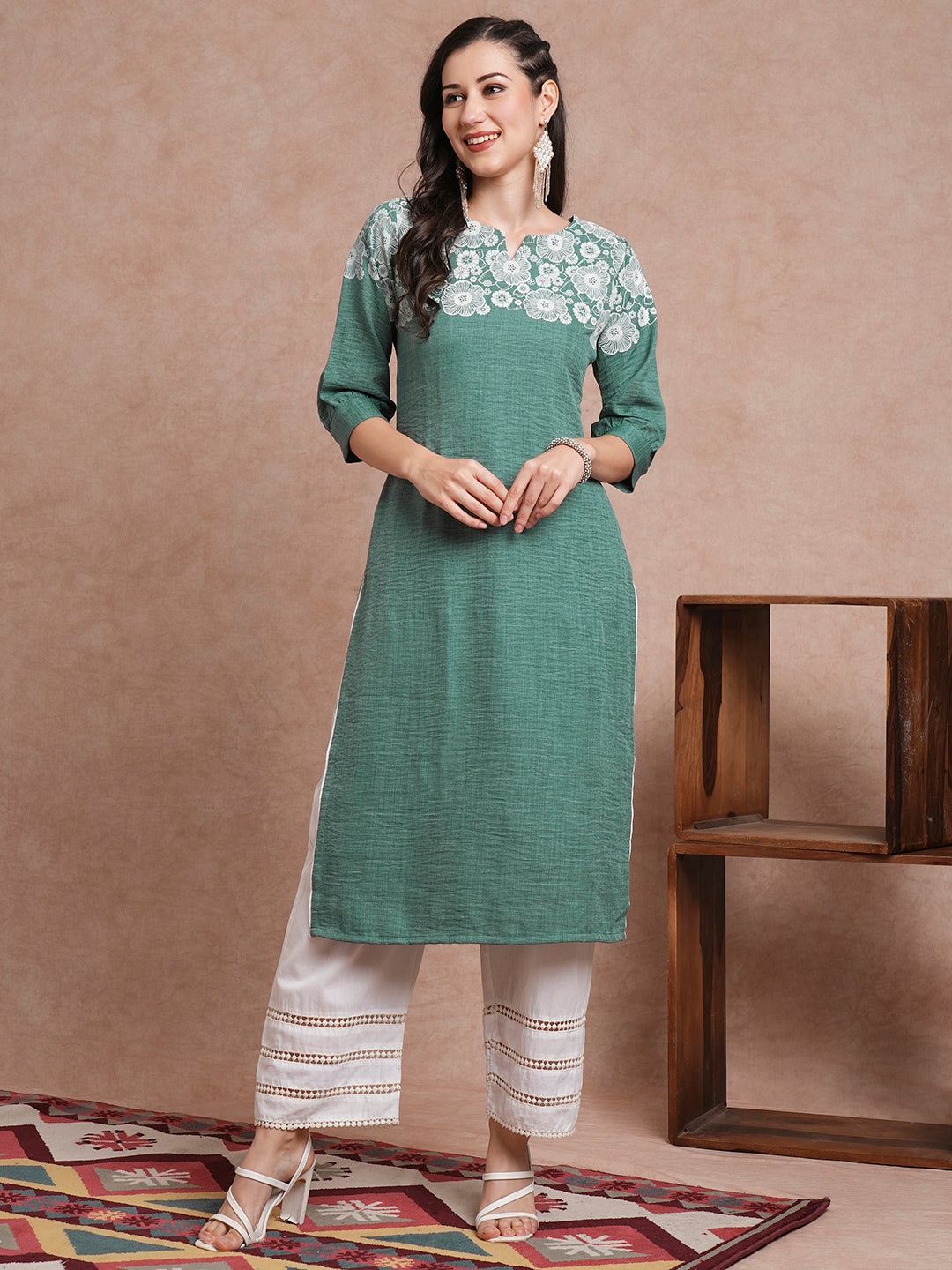 Solid Floral Foil Printed Straight Fit Kurta - Green