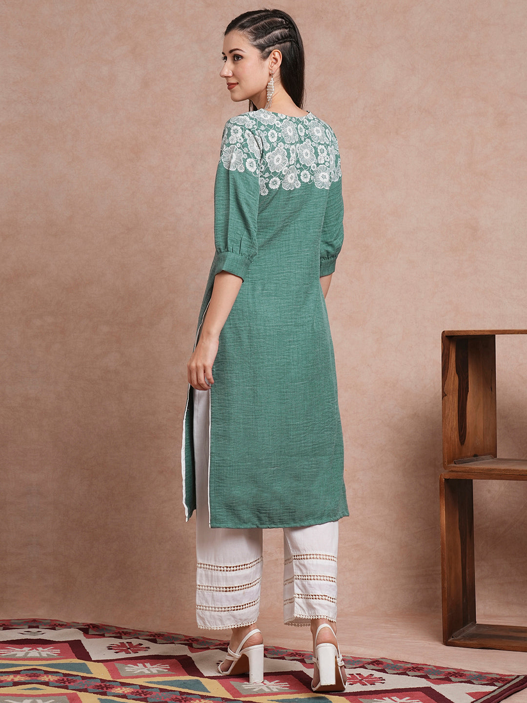 Solid Floral Foil Printed Straight Fit Kurta - Green