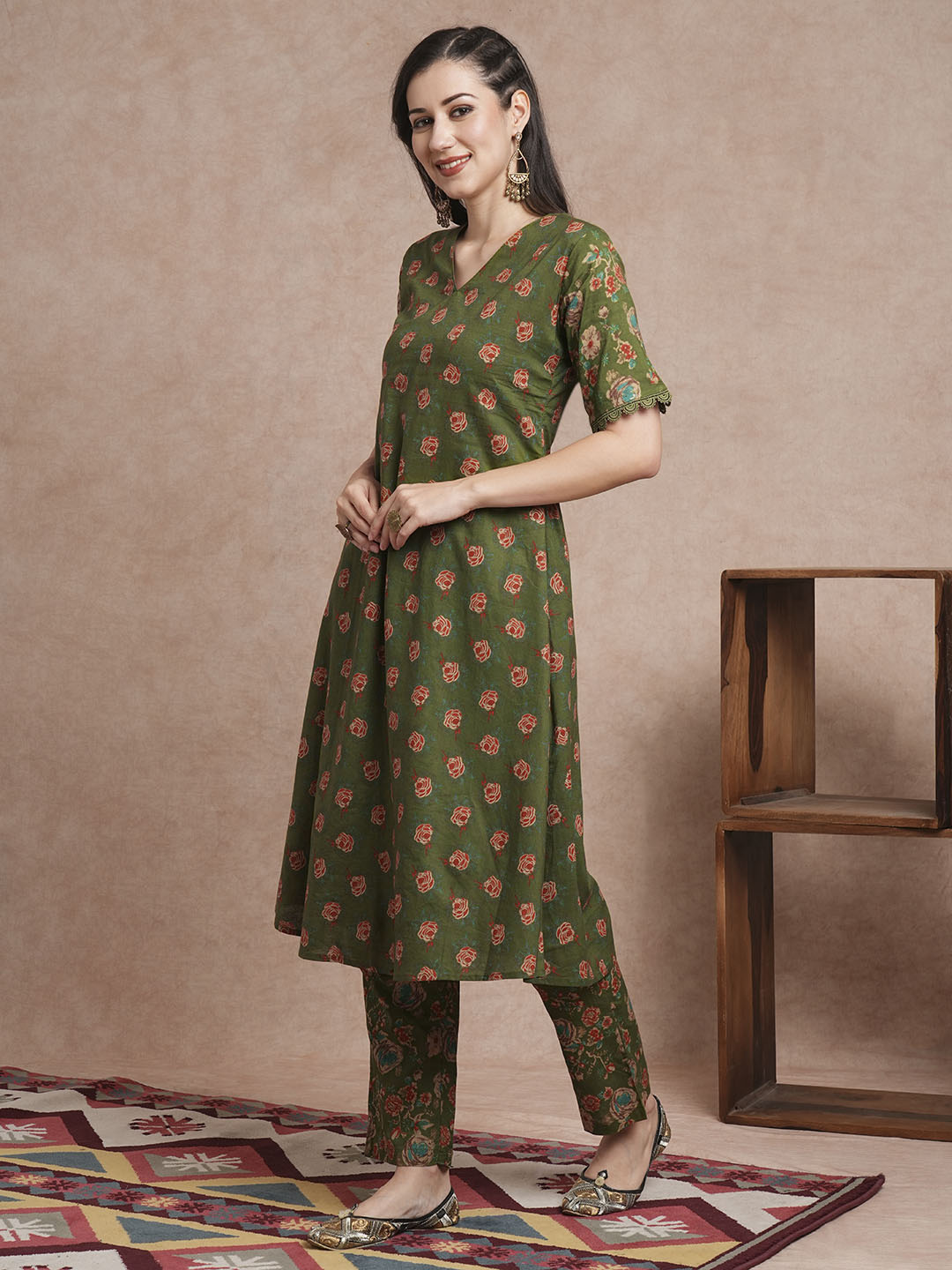 Floral Ethnic Printed Straight Fit Kurta with Pant - Green