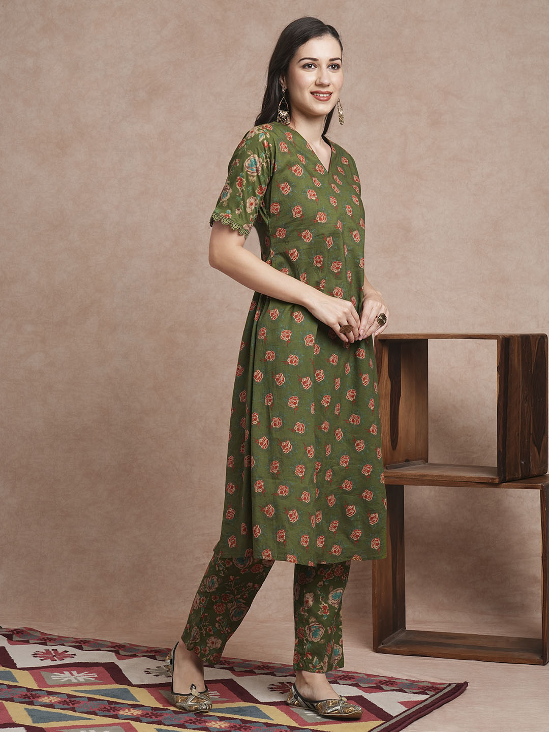 Floral Ethnic Printed Straight Fit Kurta with Pant - Green