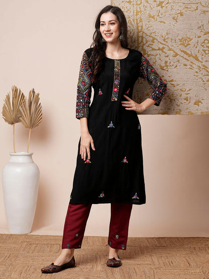 Solid Floral Embroidered Straight Fit Kurta - Black