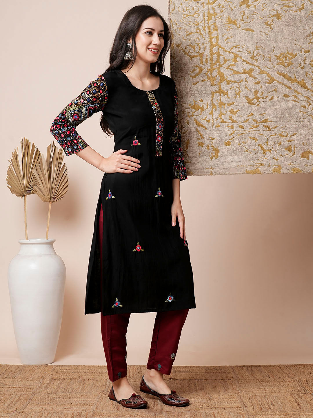 Solid Floral Embroidered Straight Fit Kurta - Black