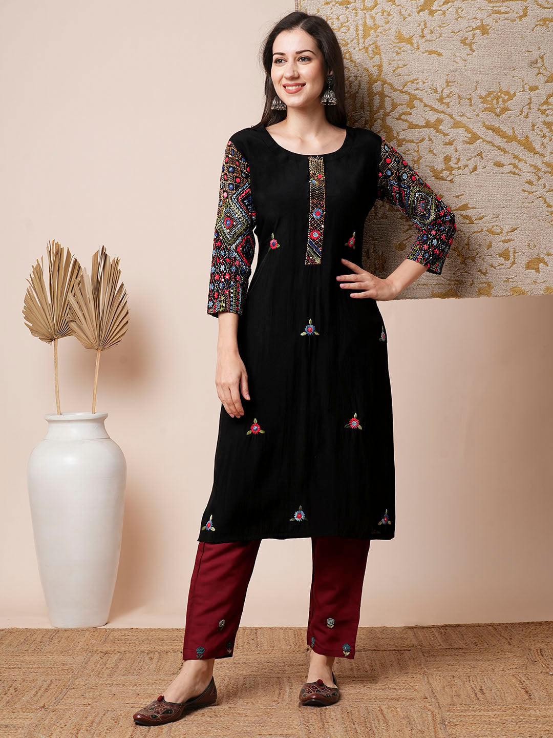 Solid Floral Embroidered Straight Fit Kurta - Black