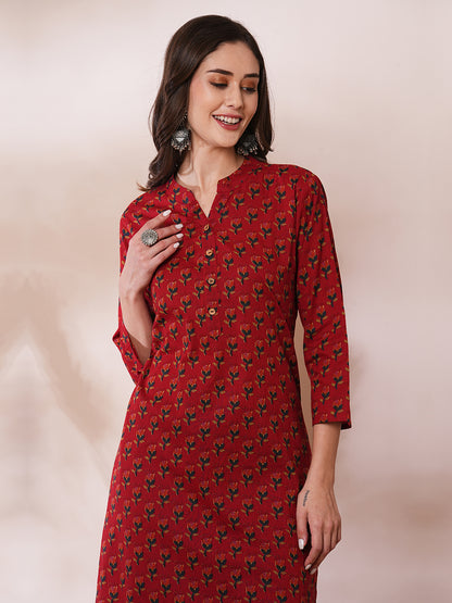 Ethnic Floral Printed Straight Fit Kurta - Red