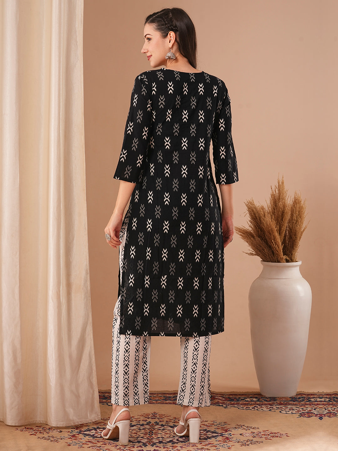 Ethnic Floral Printed Embroidered Straight Fit Kurta with Pant - Black