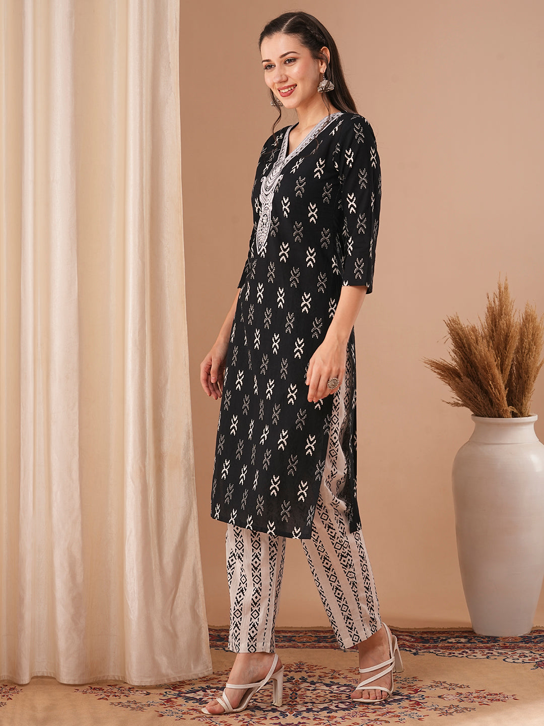 Ethnic Floral Printed Embroidered Straight Fit Kurta with Pant - Black