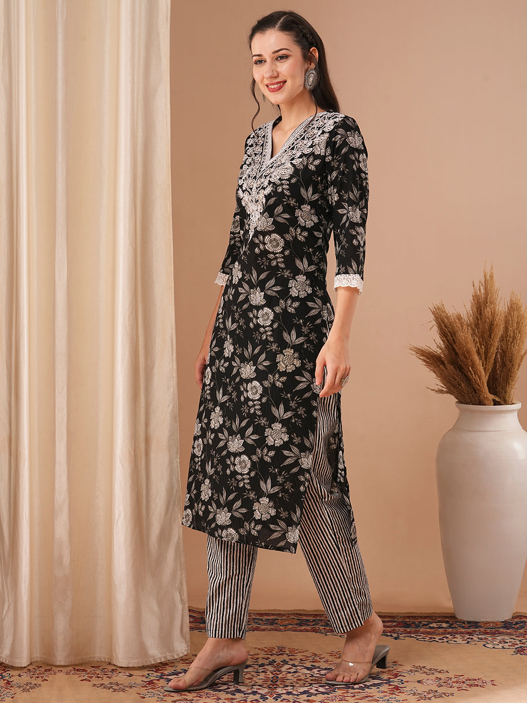 Ethnic Floral Printed & Embroidered Straight Fit Kurta with Pant - Black