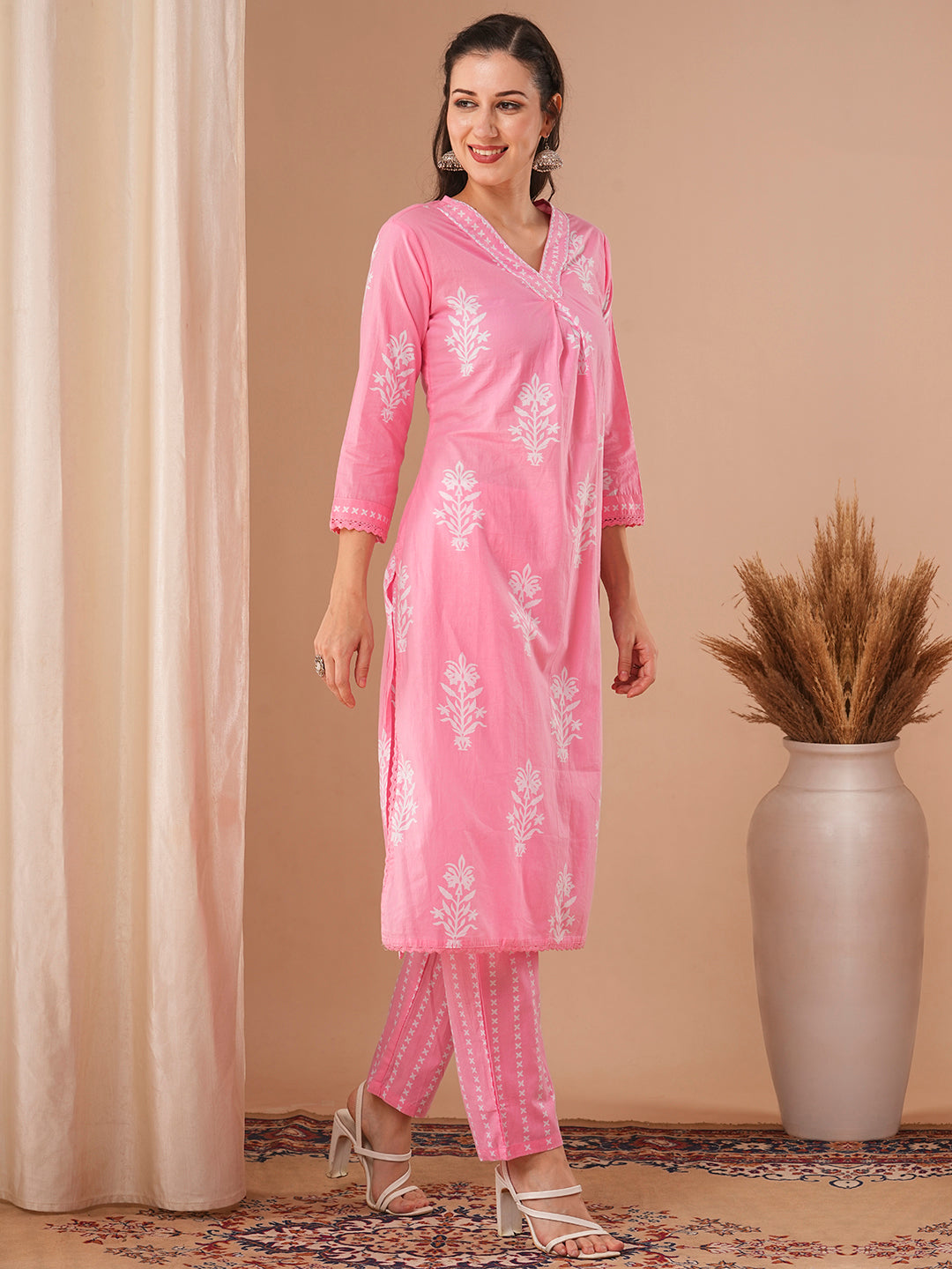 Ethnic Floral Printed Straight Fit Kurta with Pant - Pink