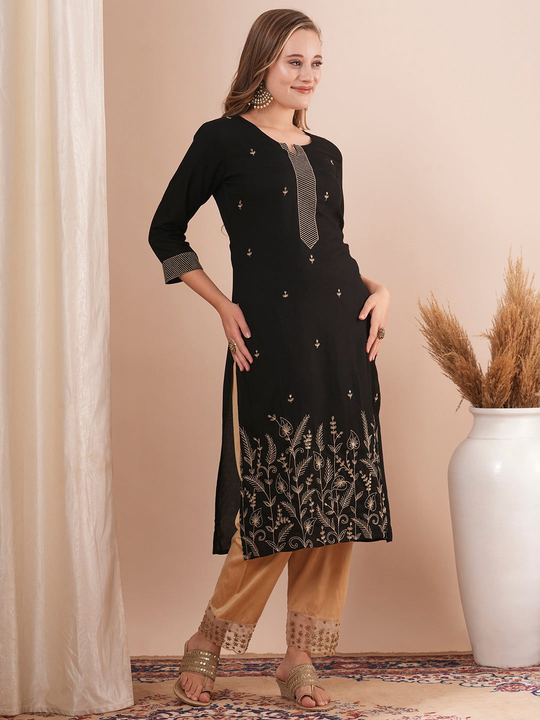 Solid Ethnic Zari Embroidered Straight Fit Kurta - Black