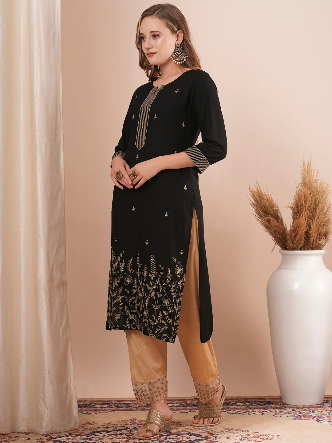 Solid Ethnic Zari Embroidered Straight Fit Kurta - Black