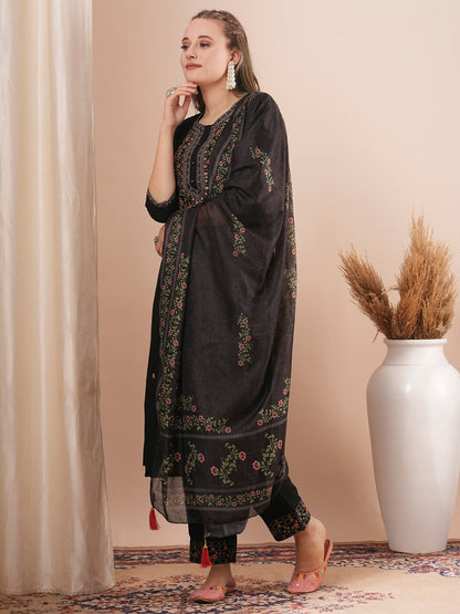 Solid Floral Resham Embroidered Straight Fit Kurta with Pant & Dupatta - Black