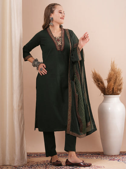 Solid Ethnic Embroidered Straight Fit Kurta with Pant and Printed Dupatta - Green