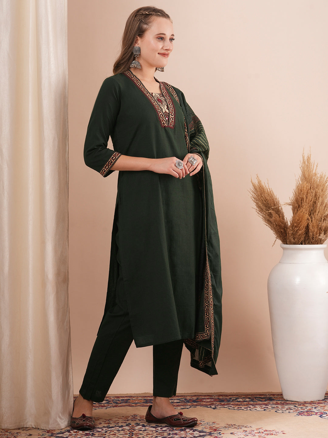 Solid Ethnic Embroidered Straight Fit Kurta with Pant and Printed Dupatta - Green