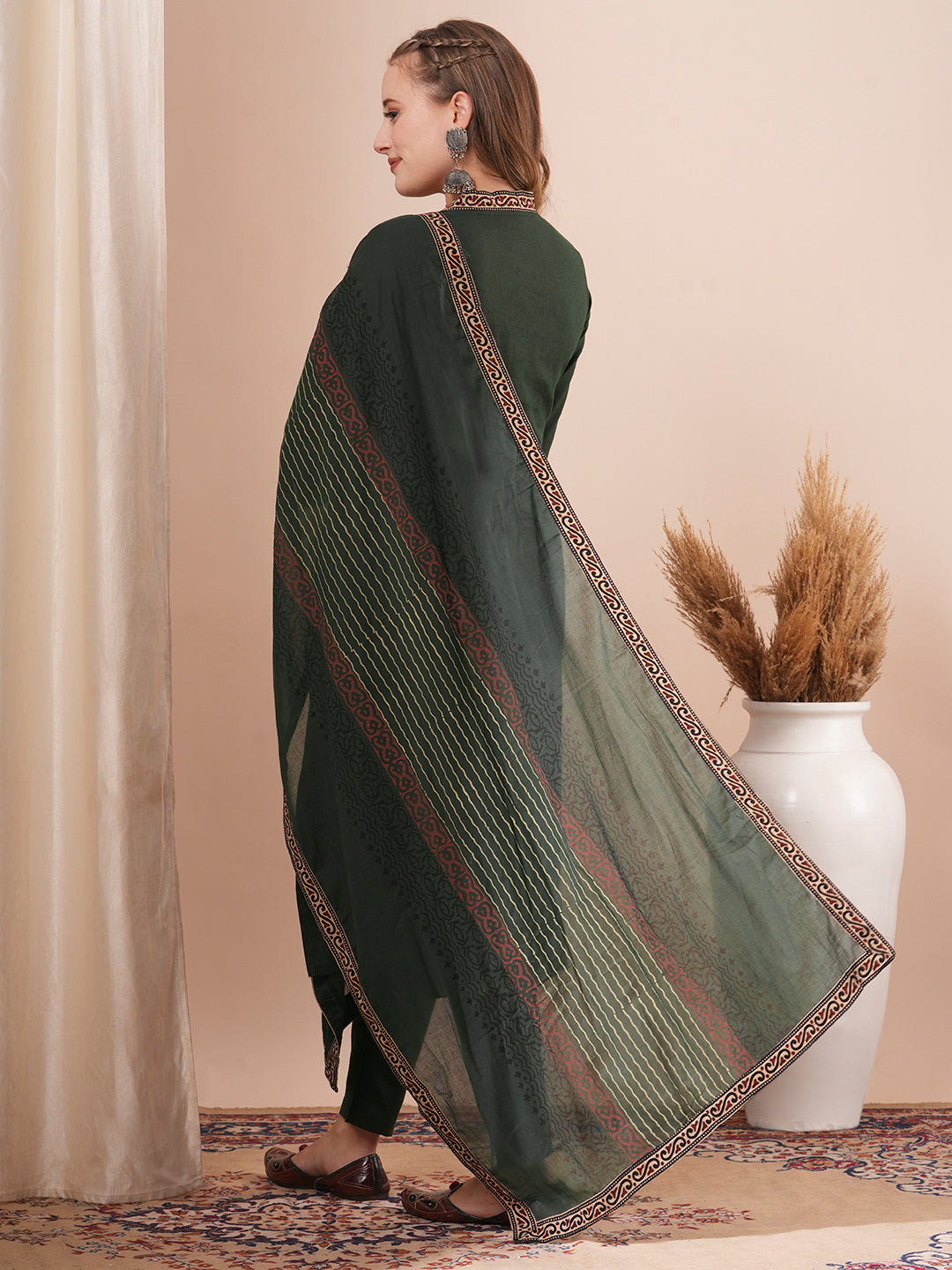 Solid Ethnic Embroidered Straight Fit Kurta with Pant and Printed Dupatta - Green