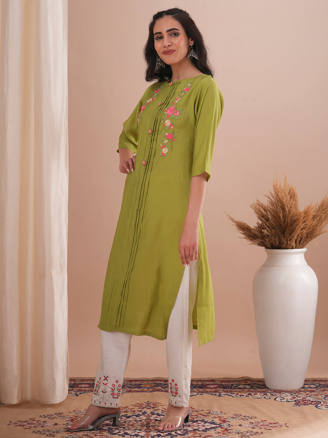 Floral Embroidered Straight Fit Kurta - Green