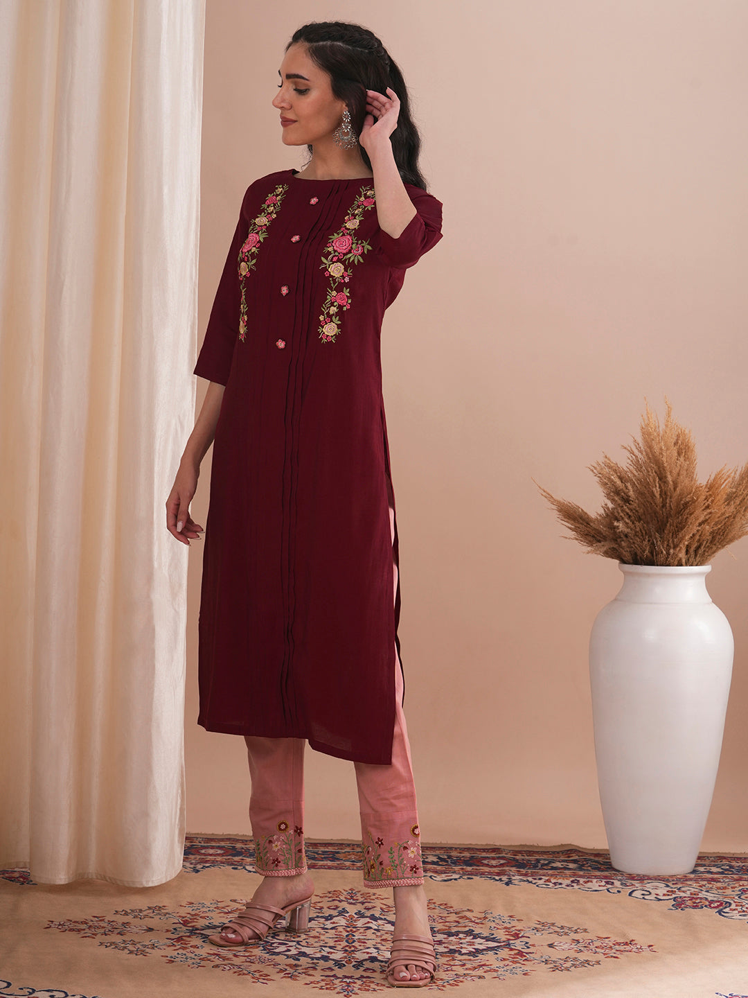 Floral Embroidered Straight Fit Kurta - Maroon