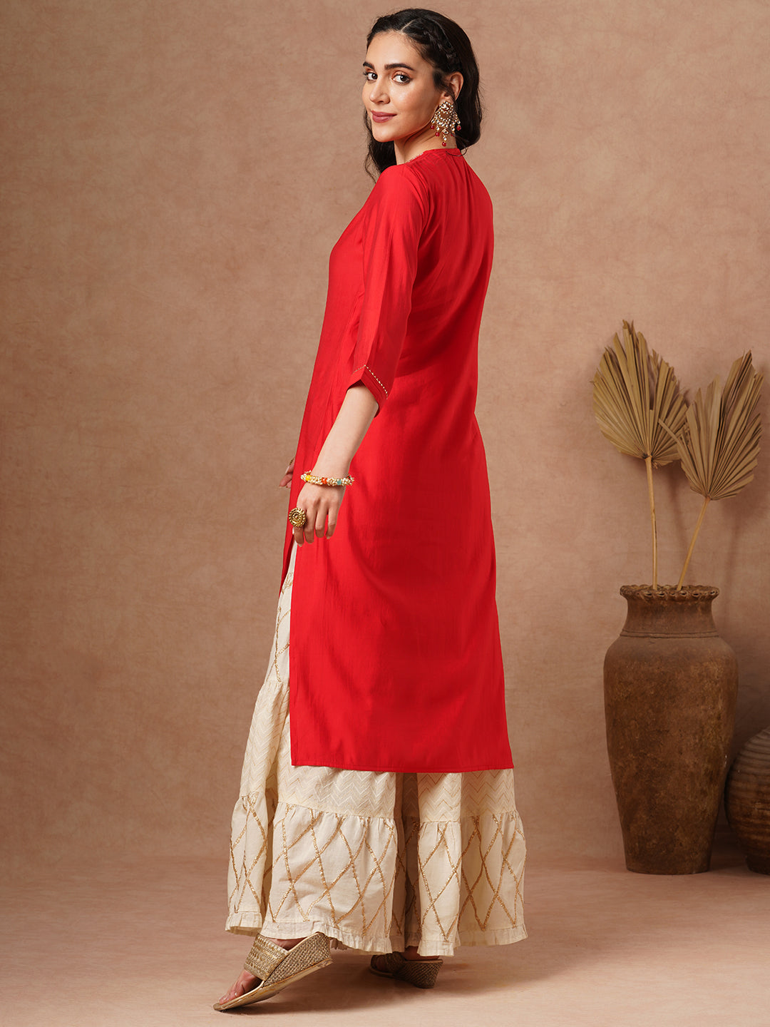 Solid Ethnic Zari Embroidered Straight Fit Kurta - Red