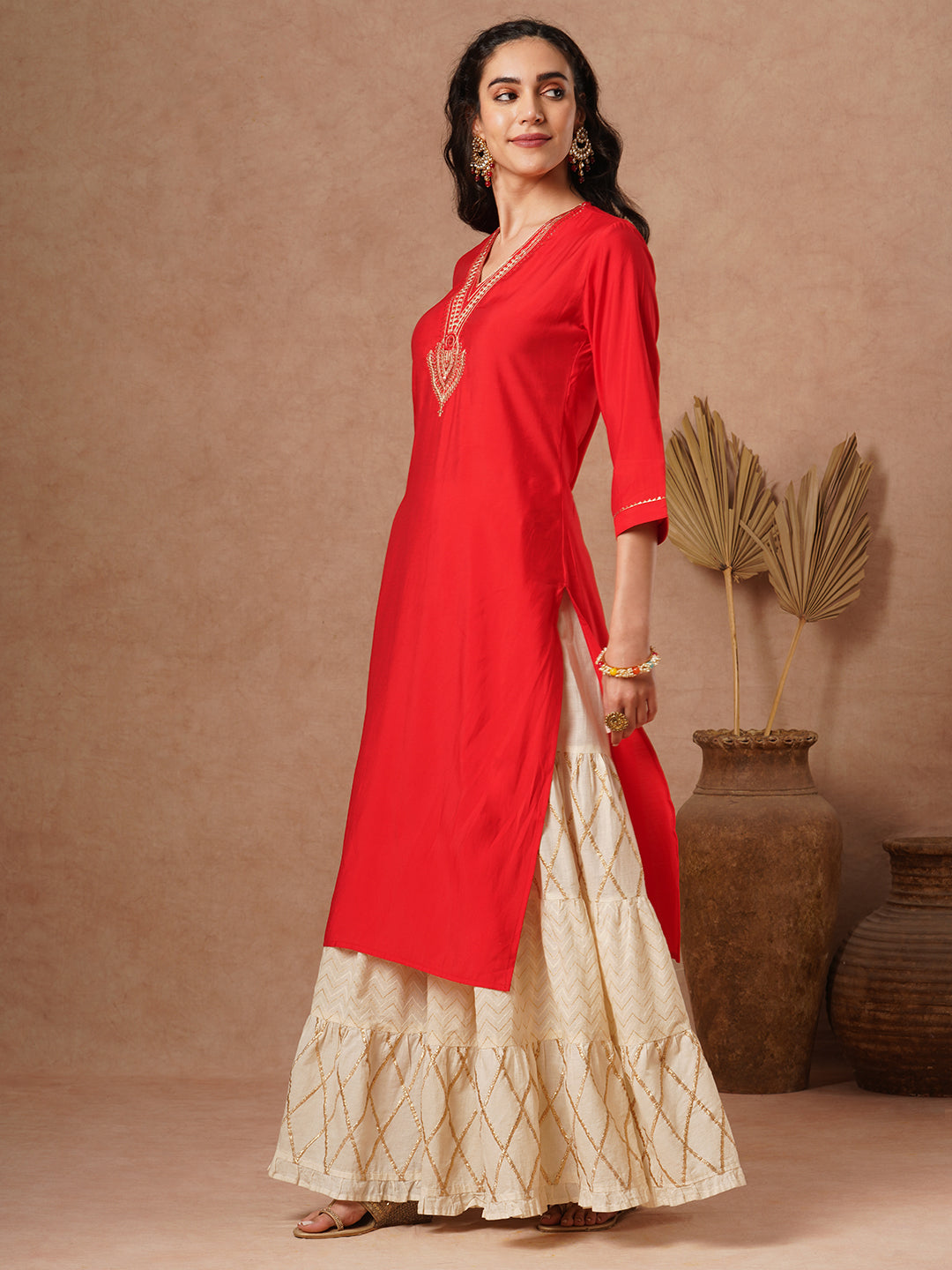 Solid Ethnic Zari Embroidered Straight Fit Kurta - Red