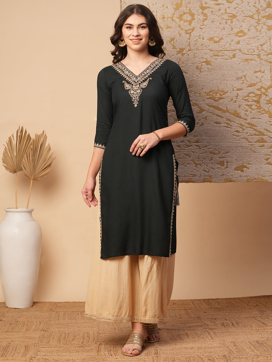 Ethnic Embroidered Straight Fit Kurta - Green