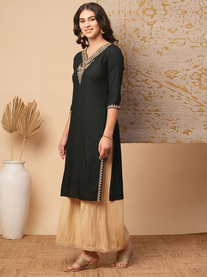 Ethnic Embroidered Straight Fit Kurta - Green