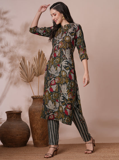 Abstract Floral Foil Printed & Embroidered Straight Fit Kurta with Pant - Green