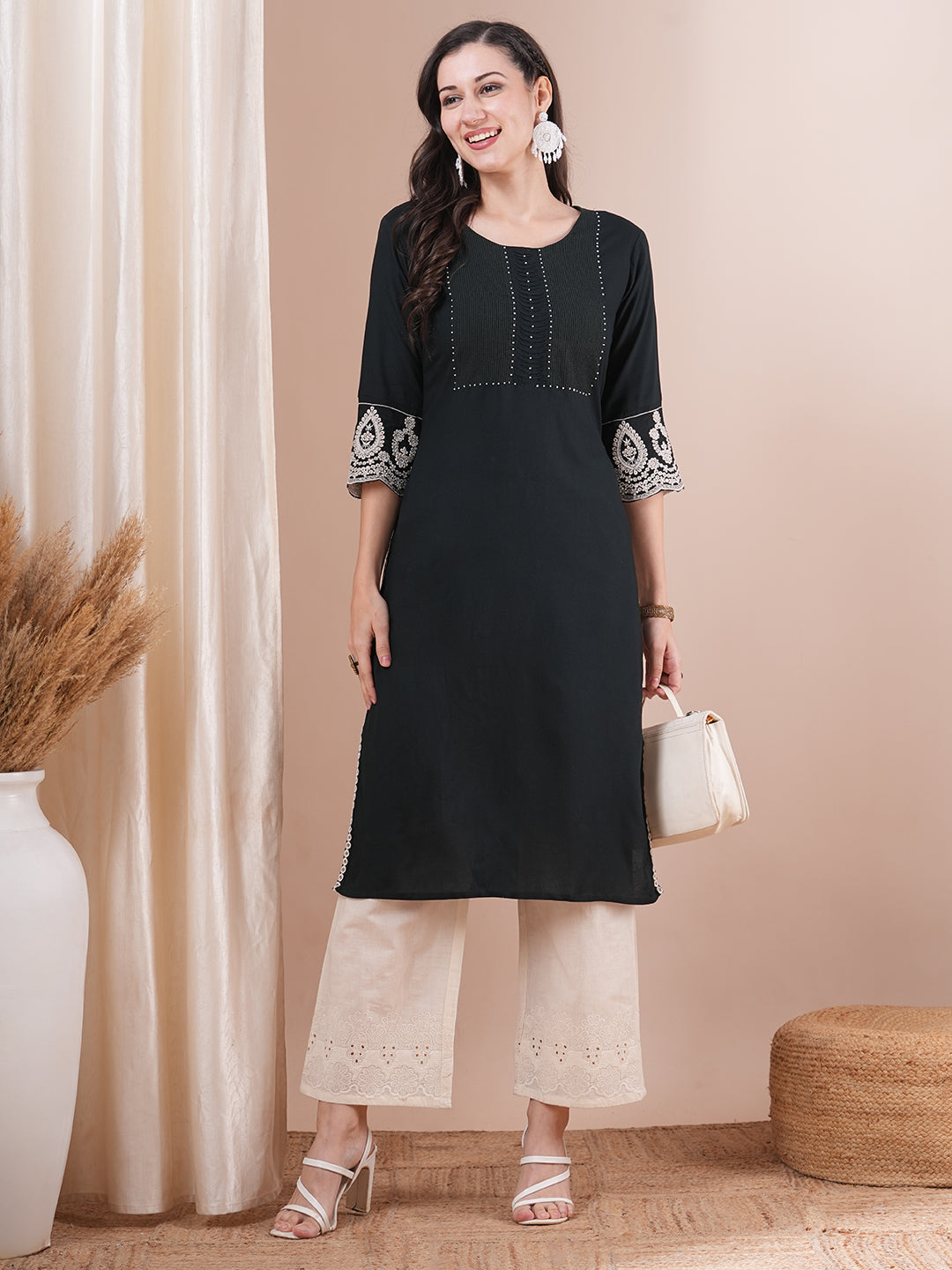 Solid Ethnic Embroidered Straight Fit Kurta - Green