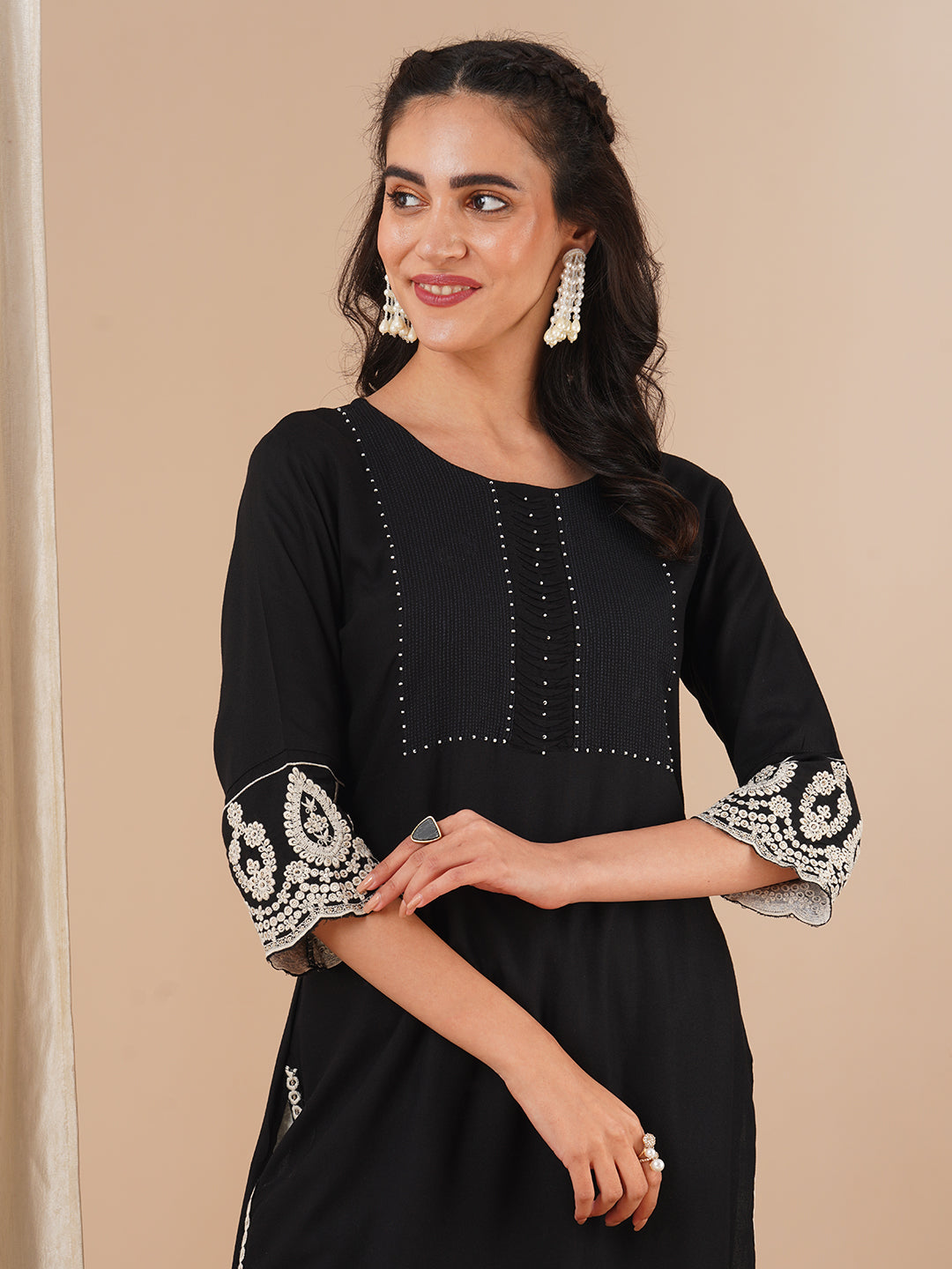 Solid Ethnic Embroidered Straight Fit Kurta - Black