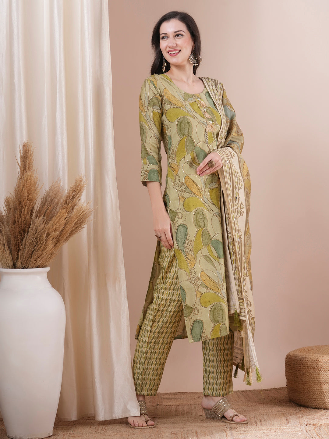 Floral Printed Straight Fit Kurta with Pant & Dupatta - Green