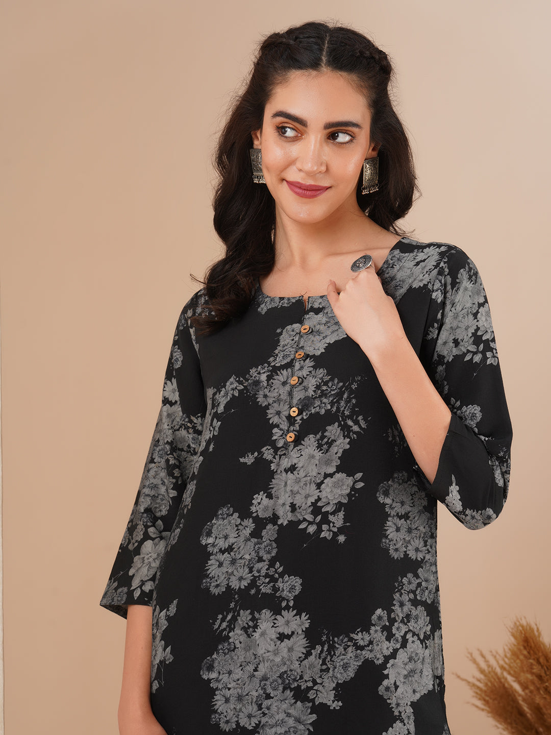 Floral Printed Straight Fit Kurta - Black