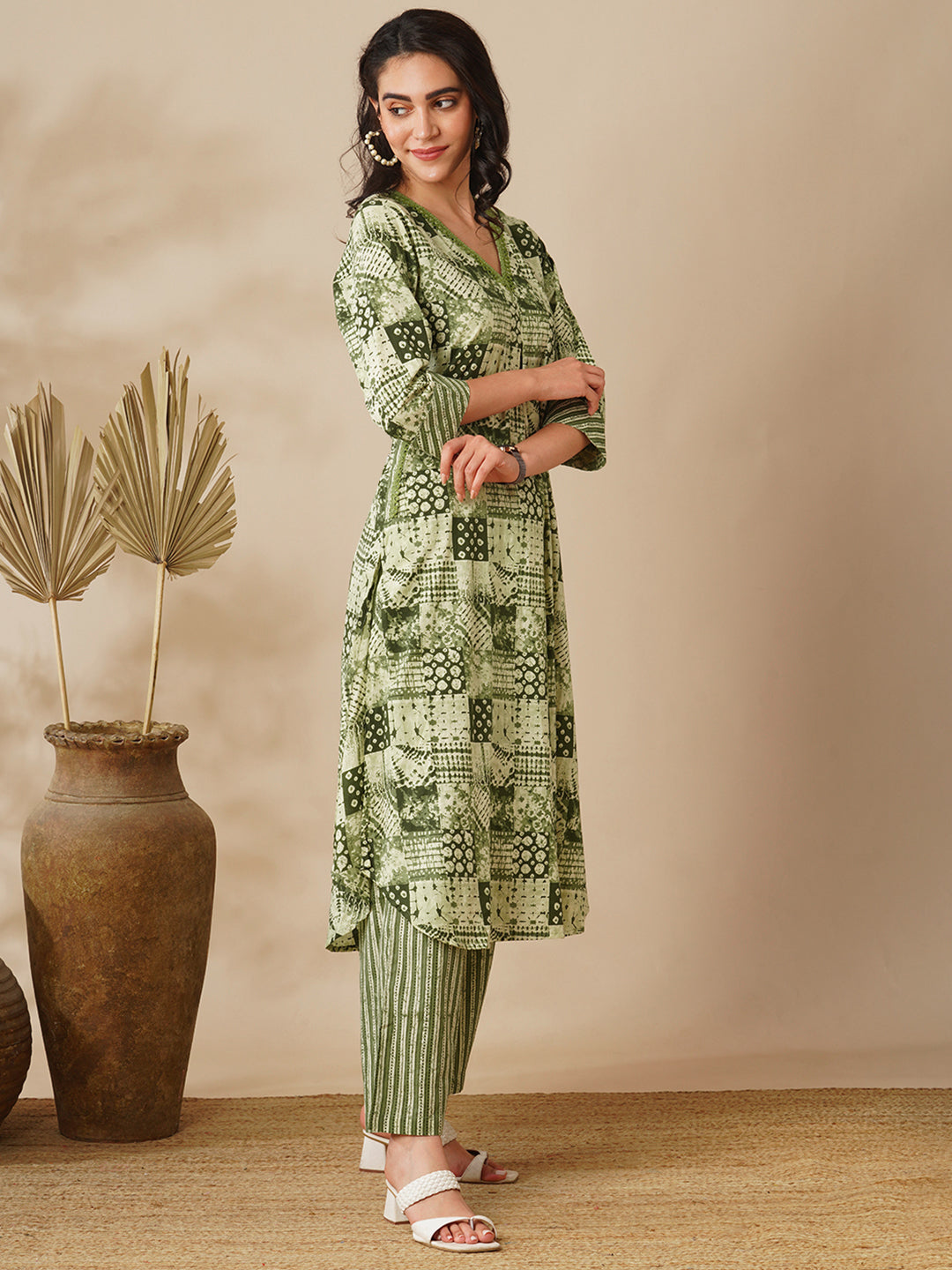 Ethnic Geometric Printed A-Line Kurta with Pant - Green